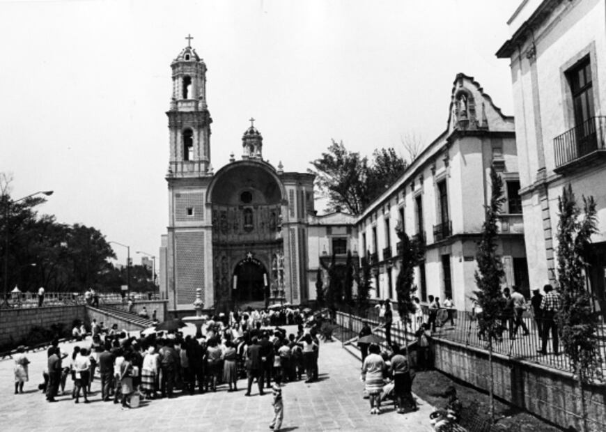 Tres nalgadas a San Antonio para encontrar pareja