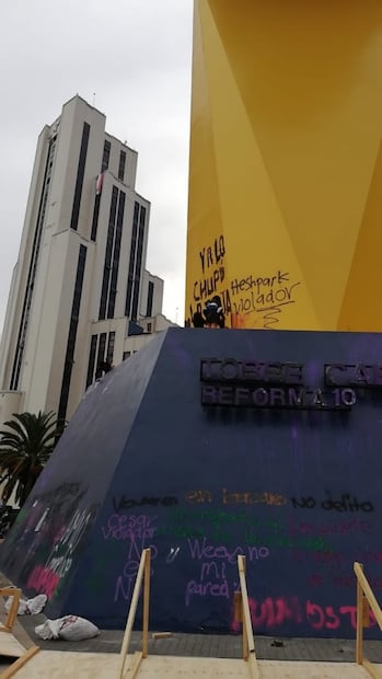 Minuto a Minuto, marcha del 8M. Suman 6 vallas derribadas en Palacio Nacional