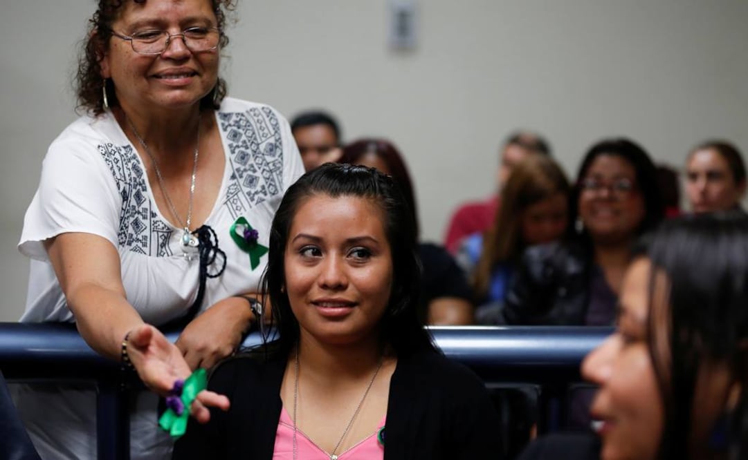 Evelyn Hernández, la joven que enfrenta la cárcel por la muerte de su bebé tras dar a luz (Fotos: Reuters)