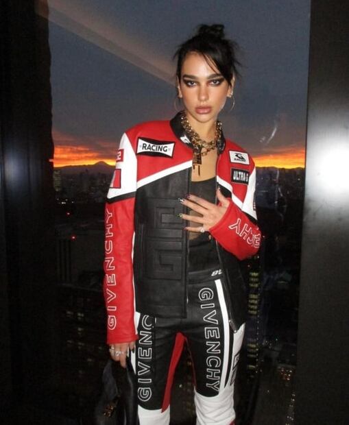 Dua Lipa causa furor en Instagram con su look motomami
