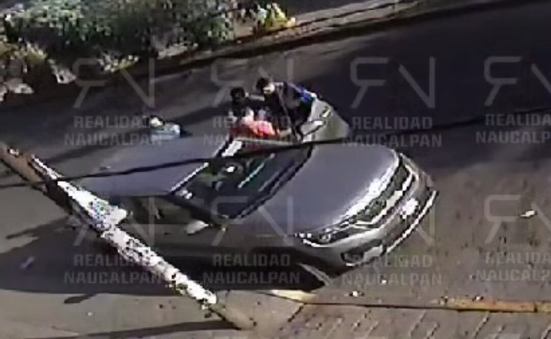 Tres sujetos robaron la camioneta del conductor, obligándolo a salir del vehículo. Foto: captura de pantalla