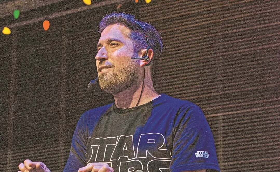 Alex Fernández tiene el reto de dar vida a 40 personajes. Foto: CORTESÍA