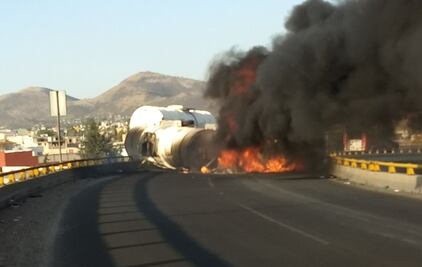 Se incendia pipa en la Texcoco-Ecatepec