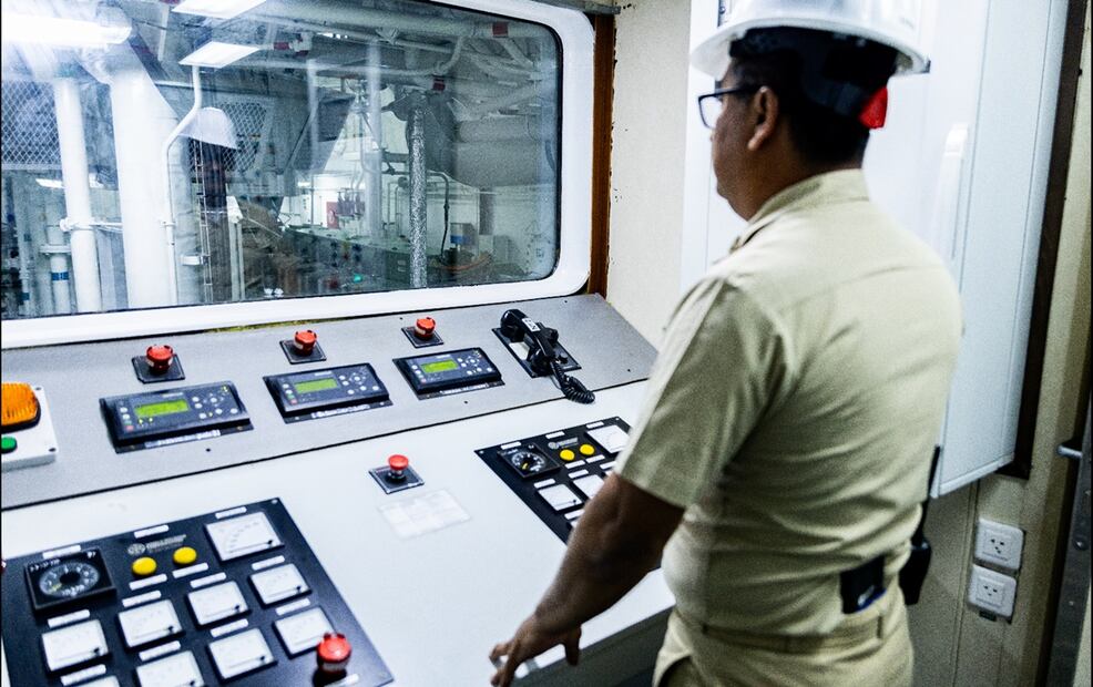 Asimismo, el contralmirante Gallardo destacó que el Astillero Número 1 cuenta con 82 trabajadores que hablan zapoteco, mixteco y huave que se desempeñan en diversas áreas de la fabricación de los barcos, y que genera inclusión de todos los sectores de la sociedad en esta tarea de la Semar. Foto Hugo Salvador/EL UNIVERSAL
