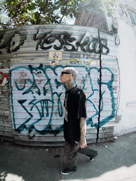 Travis Barker tiene 48 años y ahora, no sólo de desempeña como músico, sino que también es productor y empresario.
Foto: Instagram @clemente_310