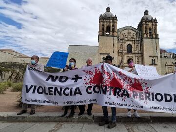 "Ya basta": Reporteros protestan en Oaxaca por asesinato del periodista Heber López Vásquez