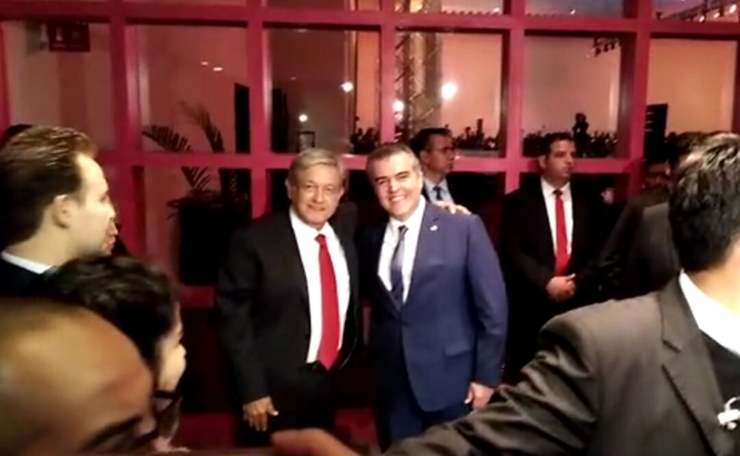 El presidente electo, Andrés Manuel López Obrador a su llegada a la vigésimo quinta edición de la Reunión Anual de Industriales en la CDMX (CAPTURA DE VIDEO)