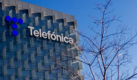 Telefónica vende Telefónica Móviles de Uruguay; avanza en su salida de Hispanoamérica