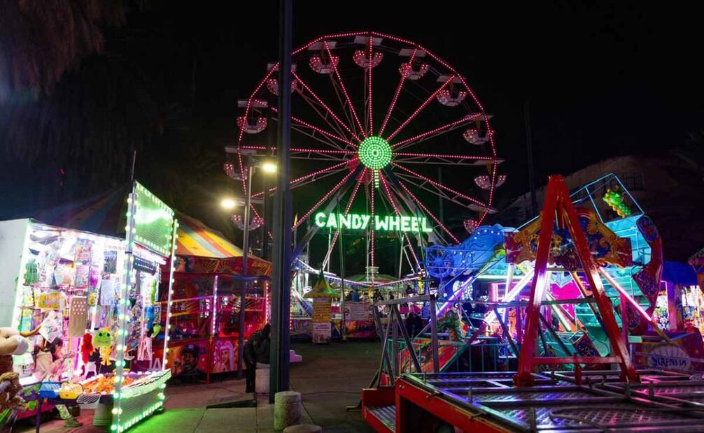 Feria en el Monumento a la Revolución de la CDMX. Foto: Hugo Salvador / EL UNIVERSAL