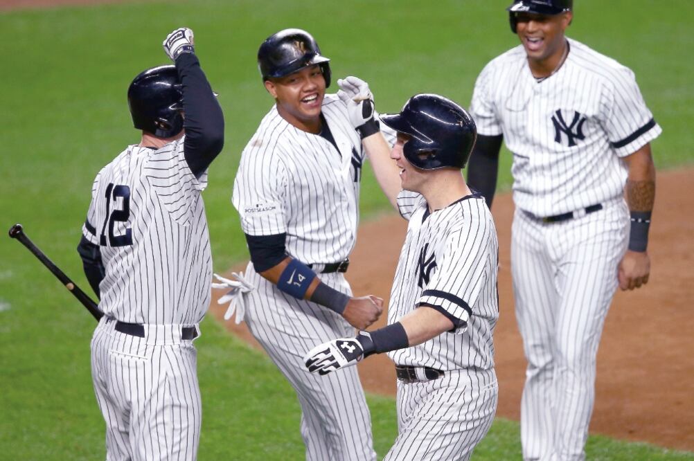 Todd Frazier (d) impulsó tres con un jonrón. (MIKE STOBE. AFP)
