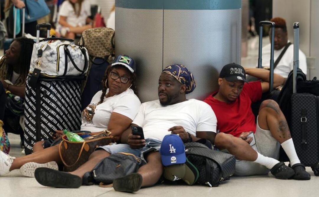 La escapada de vacaciones lleva el tráfico del aeropuerto de EU a un máximo