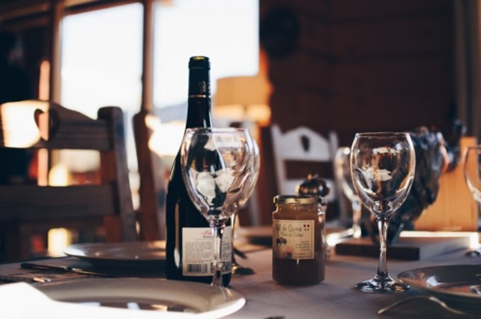 ¿Cómo pedir vino en un restaurante y no morir en el intento? 