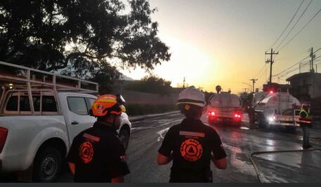 FOTOS: Incendio en Santa Catarina, Nuevo León, deja más de 200 evacuados, casas dañadas y autos incendiados