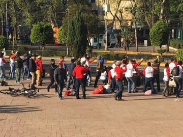 PRI denuncia a Arne por lanzar pañales sucios a la sede del tricolor