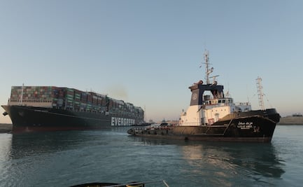 Canal de Suez recupera ritmo de navegación al pasar todos los buques anclados