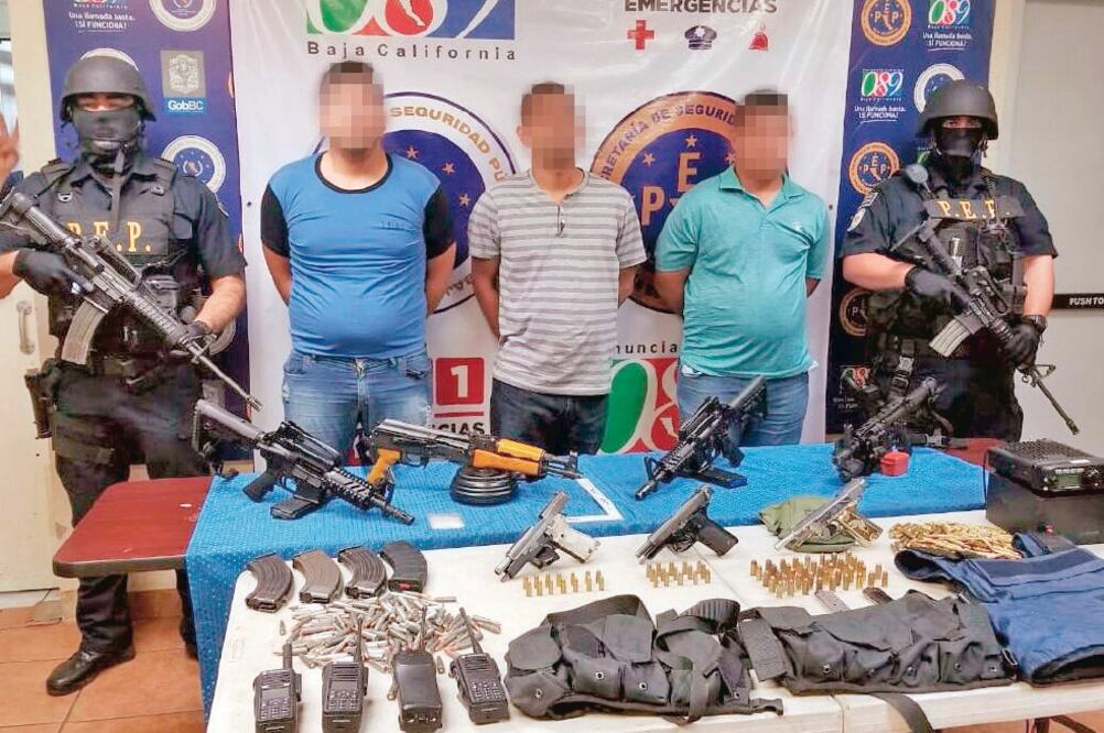 Óscar “N” (centro) y dos presuntos escoltas fueron detenidos el pasado 13 de septiembre. Foto: ARCHIVO EL UNIVERSAL