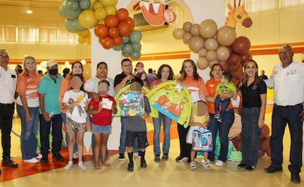 Entregan juguetes a hijos de trabajadores de la Universidad Autónoma de Tamaulipas; festejaron el Día del Niño