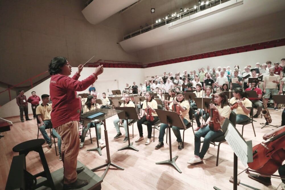 Imagen del ensayo del Coro Air France y la Escuela de Iniciación Musical Santa Cecilia de Oaxaca, en el Cenart (FOTOS: ALEJANDRA LEYVA. EL UNIVERSAL)