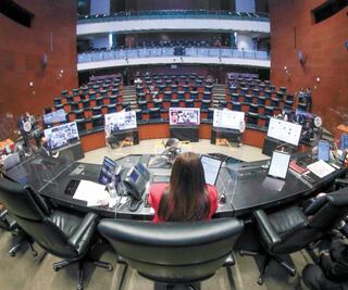 Senado avala crear padrón de datos de usuarios de celular