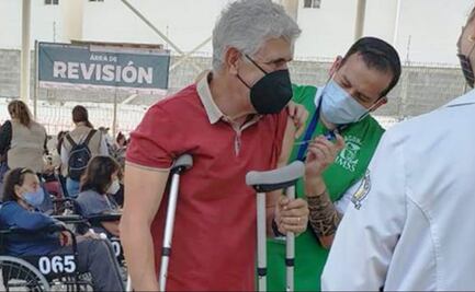 Tuca Ferretti recibe la primera dosis de la vacuna contra el Covid-19