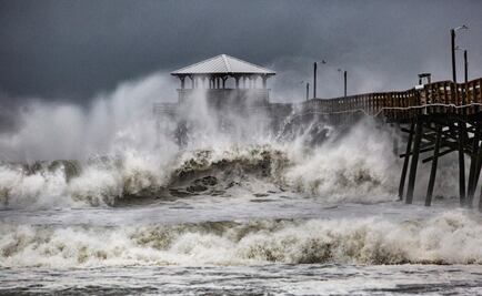 Captan en videos llegada de huracán “Florence” a costa de EU