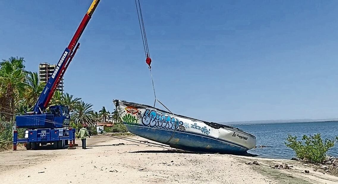 Desde noviembre se presentó una denuncia ciudadana para que la Profepa inspeccionara la
zona, luego de que se observaran derrames de hidrocarburos. Foto: de Desde noviembre se presentó una denuncia ciudadana para que la Profepa inspeccionara lazona, luego de que se observaran derrames de hidrocarburos. Foto: de Gladys Navarro y Especial