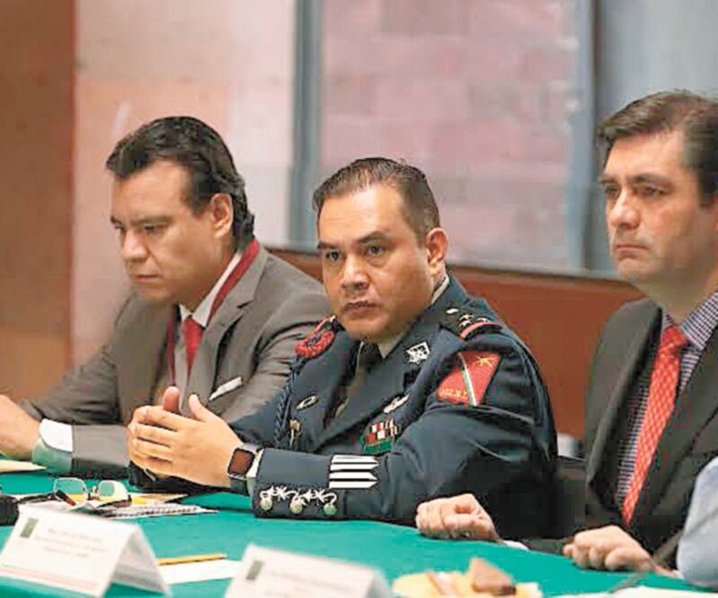 Jorge Guillermo Lira (centro), responsable de que los apoyos a la educación estén disponibles, fue secuestrado el sábado, cuando iba a visitar a su familia. Foto: ARCHIVO EL UNIVERSAL