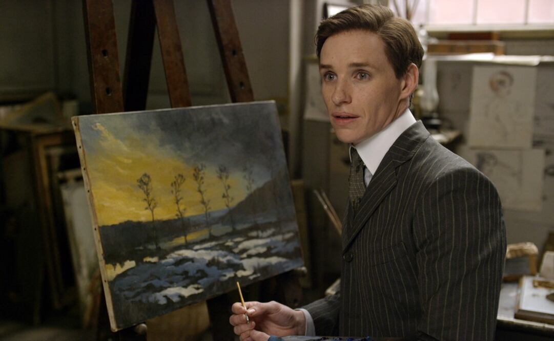En su nuevo filme, Redmayne interpreta a Einar mogens, quien antes de transformarse en "Lili" era ilustrador de paisajes. (FOTO: Archivo: EL UNIVERSAL)