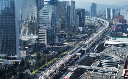 Retrasos y largas filas en el Tren Interurbano; usuarios aprovechan el puente laboral para conocer el nuevo transporte