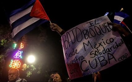 FOTOS: Colectivos exigen el fin del bloqueo a Cuba en embajada de EU en México