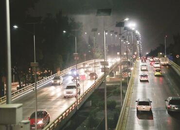 Este miércoles 29 de abril no circulan autos con engomado rojo de todos los hologramas