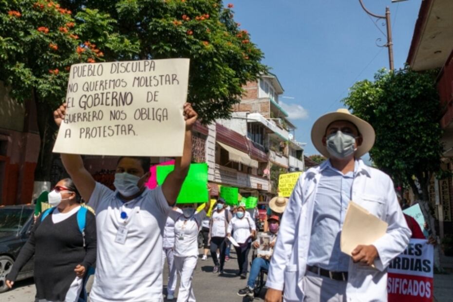 Personal médico de Guerrero exige el pago del Fondo para Ahorro Capitalizable