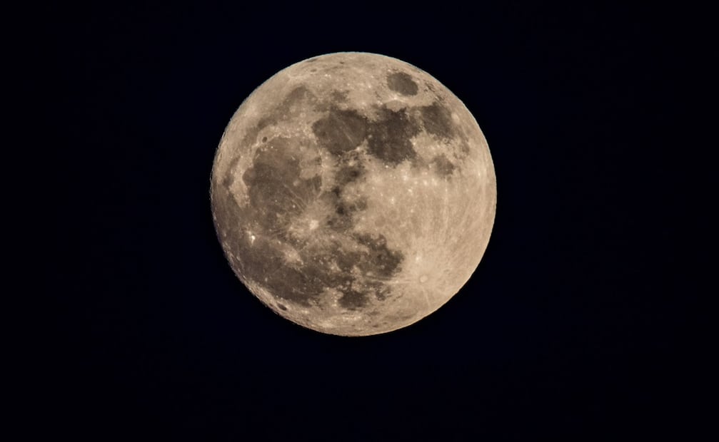 Durante esta Superluna el satélite natural de la Tierra se verá considerablemente más grande y brillante que lo habitual. Foto: Erick Ruiz