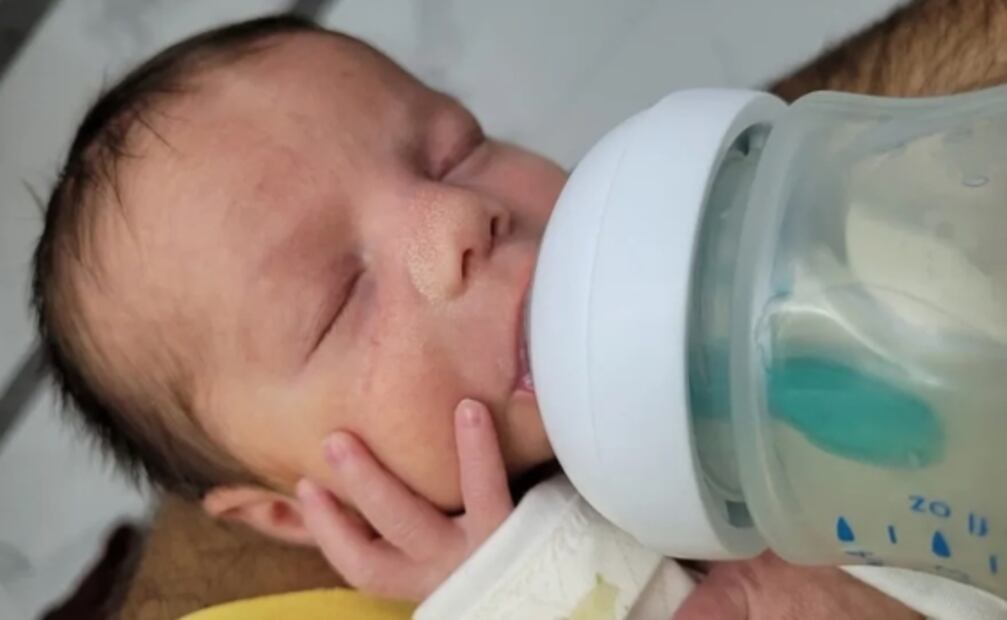 En medio de la guerra, pareja argentina viaja a Ucrania a buscar a su bebé de vientre subrogado