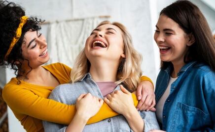 Neuropsiquiatra revela el motivo por el que las mujeres alcanzan mayor felicidad con los años; descubre la razón