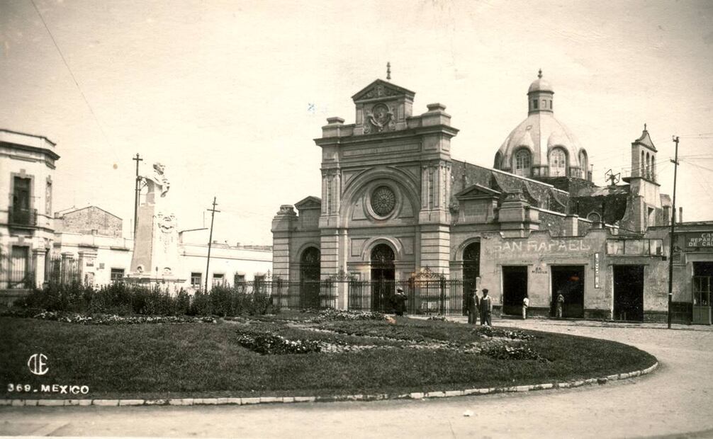 El Templo del Carmen, ubicado en la Calle de Padre Lecuona, hoy República de Niacaragua. Años veinte. Colección Villasana.
