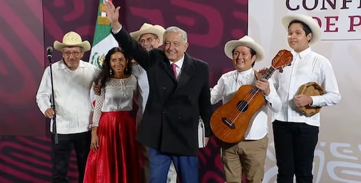 ¿Qué dice la canción con la que despidieron a AMLO en su última mañanera?  