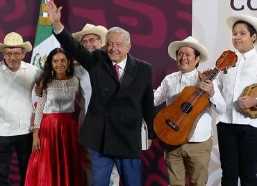 ¿Qué dice la canción con la que despidieron a AMLO en su última mañanera?