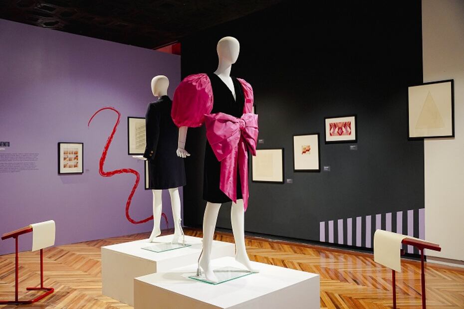 Prendas de Yves Saint Laurent en la exhibición "Antonio. Moda indomable". Foto: Cortesía