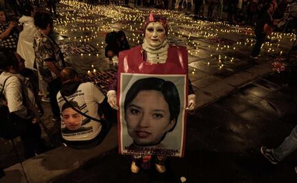 Vestida de payasita, Adela busca a su hija Mónica Alejandrina Ramírez; desapareció hace 20 años en la CDMX