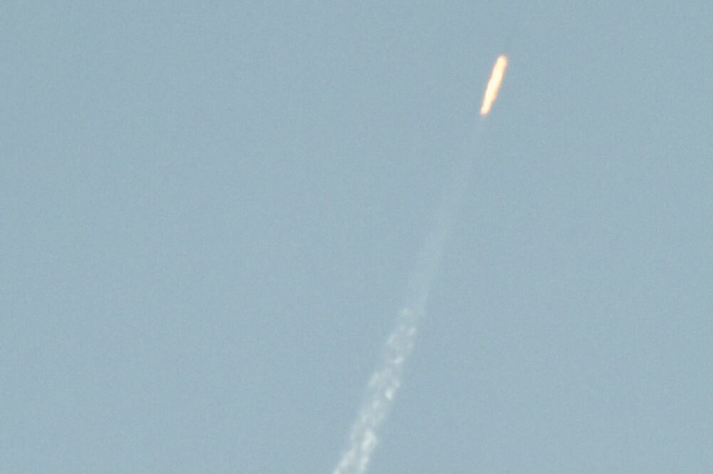 La agencia japonesa Kyodo divulgó hoy esta imagen del presunto cohete norcoreano (REUTERS)