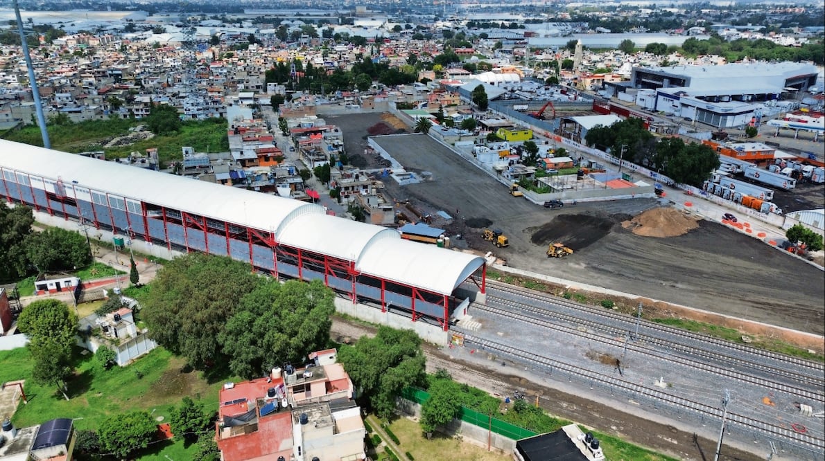En las inmediaciones de la estación Cueyamil construyen el Centro de Transferencia Modal para el transporte. Foto: Arturo Contreras / EL UNIVERSAL