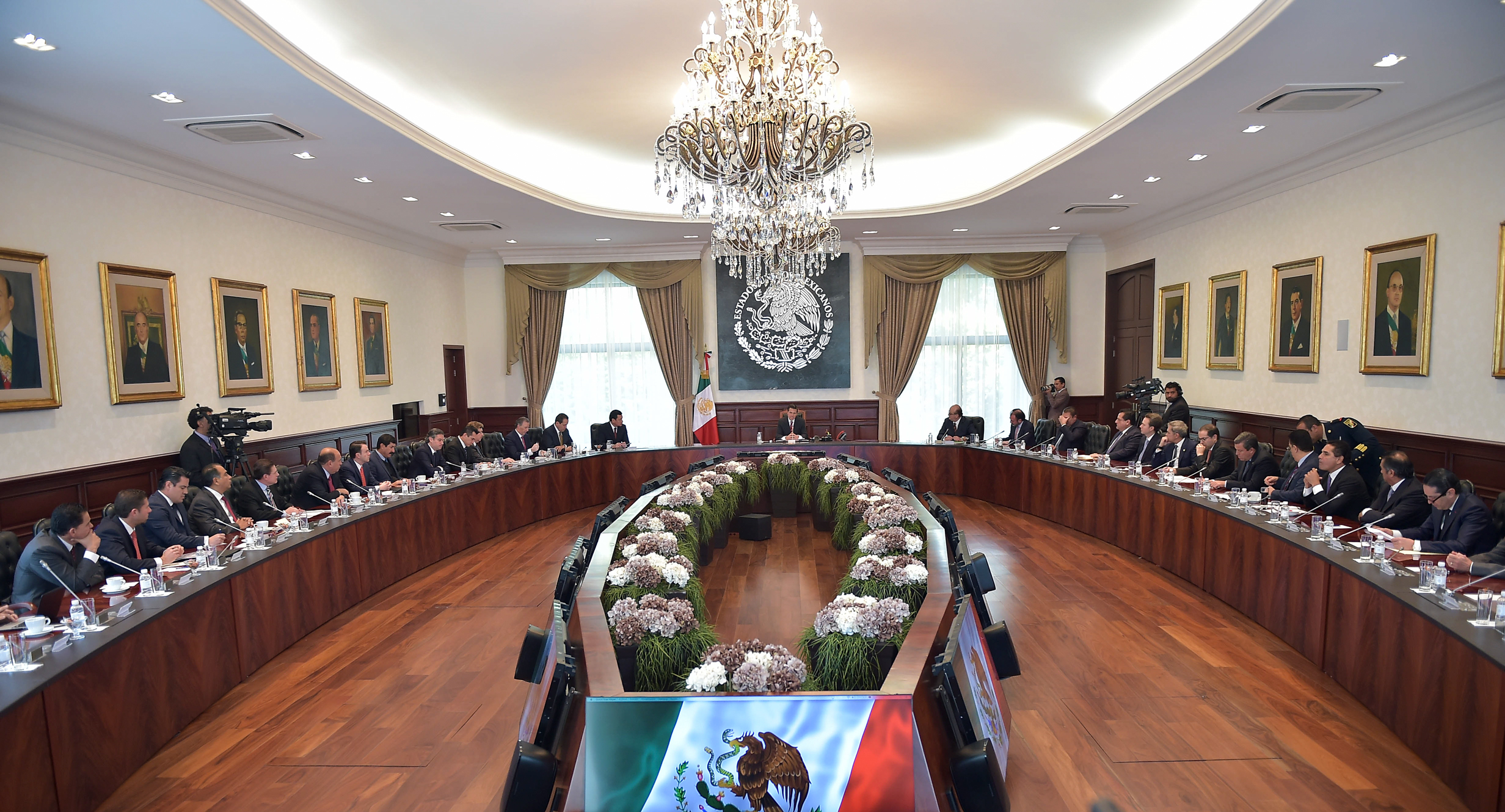 Los mandatarios integrantes de la Conago se reunieroncon el presidente Enrique Peña Nieto. FOTO: Presidencia