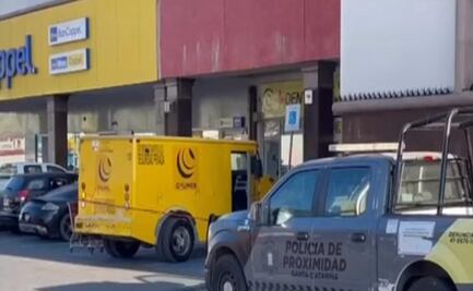 Roban más de 3 millones de pesos de camioneta de valores estacionada en Plaza Comercial de Santa Catarina, NL