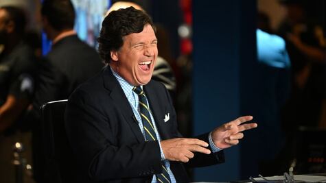 Cómo Tucker Carlson se convirtió con su estilo populista en la estrella de los conservadores en EU