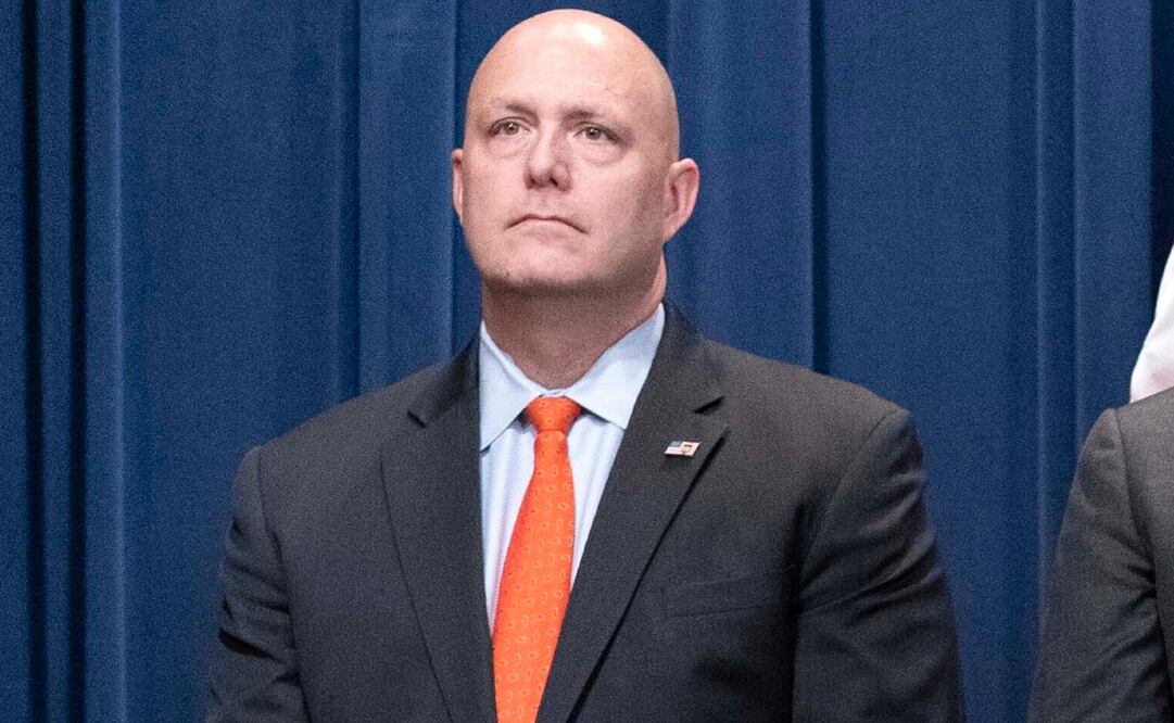 Patrick Lechleitner, subdirector interino del Servicio de Inmigración y Control de Aduanas de los Estados Unidos, aseguró que el uso de cámaras corporales dará más confianza a la población. Foto: AP