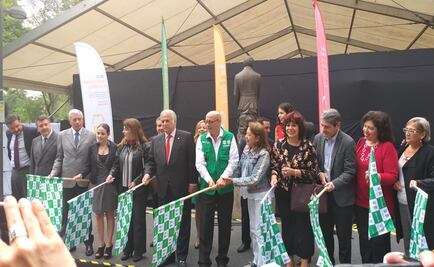 Dan banderazo a autobuses turísticos para recorrer sitios de CDMX, Morelos y Querétaro