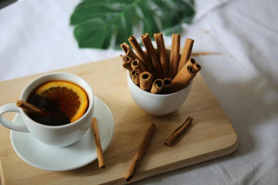 La canela estimula la circulación sanguínea en el cuero cabelludo. Foto: Unsplash
