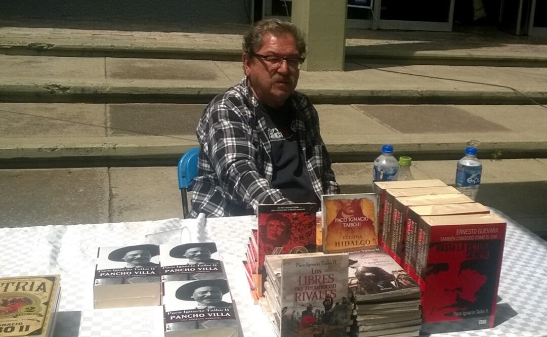 Paco Ignacio Taibo II participó en un conversatorio con alumnos del Campo 1 de la Facultad de Estudios Superiores (FES) Cuautitlán. Foto: Juan Manuel Barrera/EL UNIVERSAL