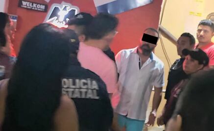 Intentan linchar a turista extranjero en Yucatán por acosar sexualmente a masajista; policías no querían detenerlo